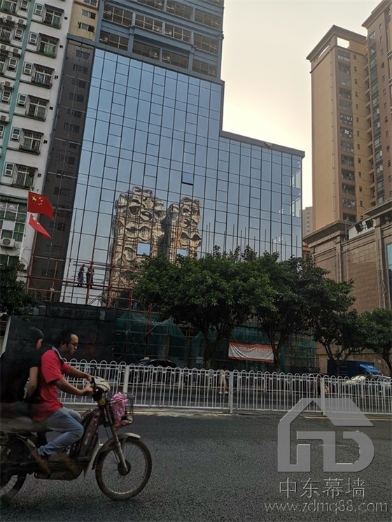 鋁板幕墻建筑與傳統(tǒng)建筑的區(qū)別？