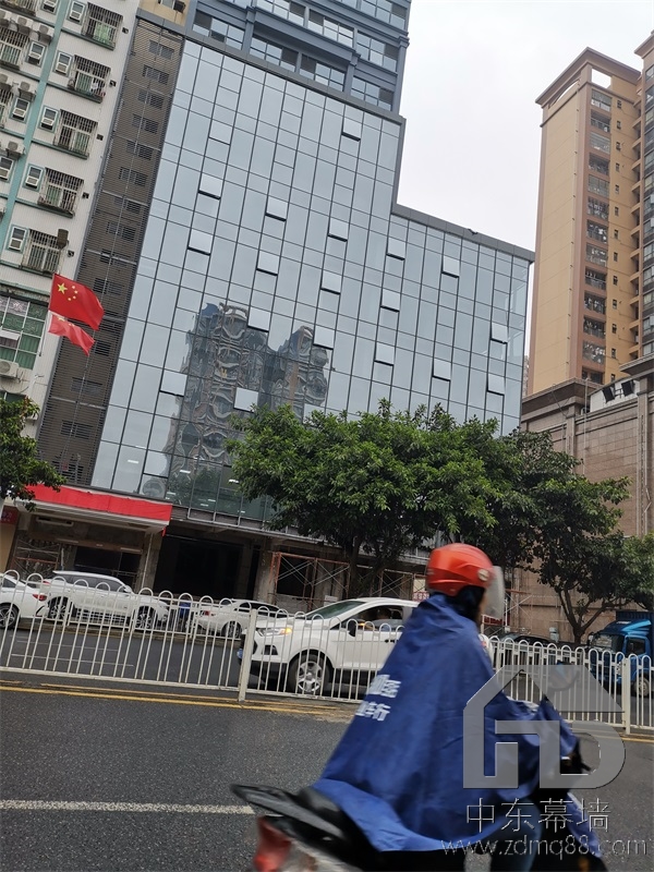 鋁板幕墻與鋁塑板幕墻有哪些區(qū)別？